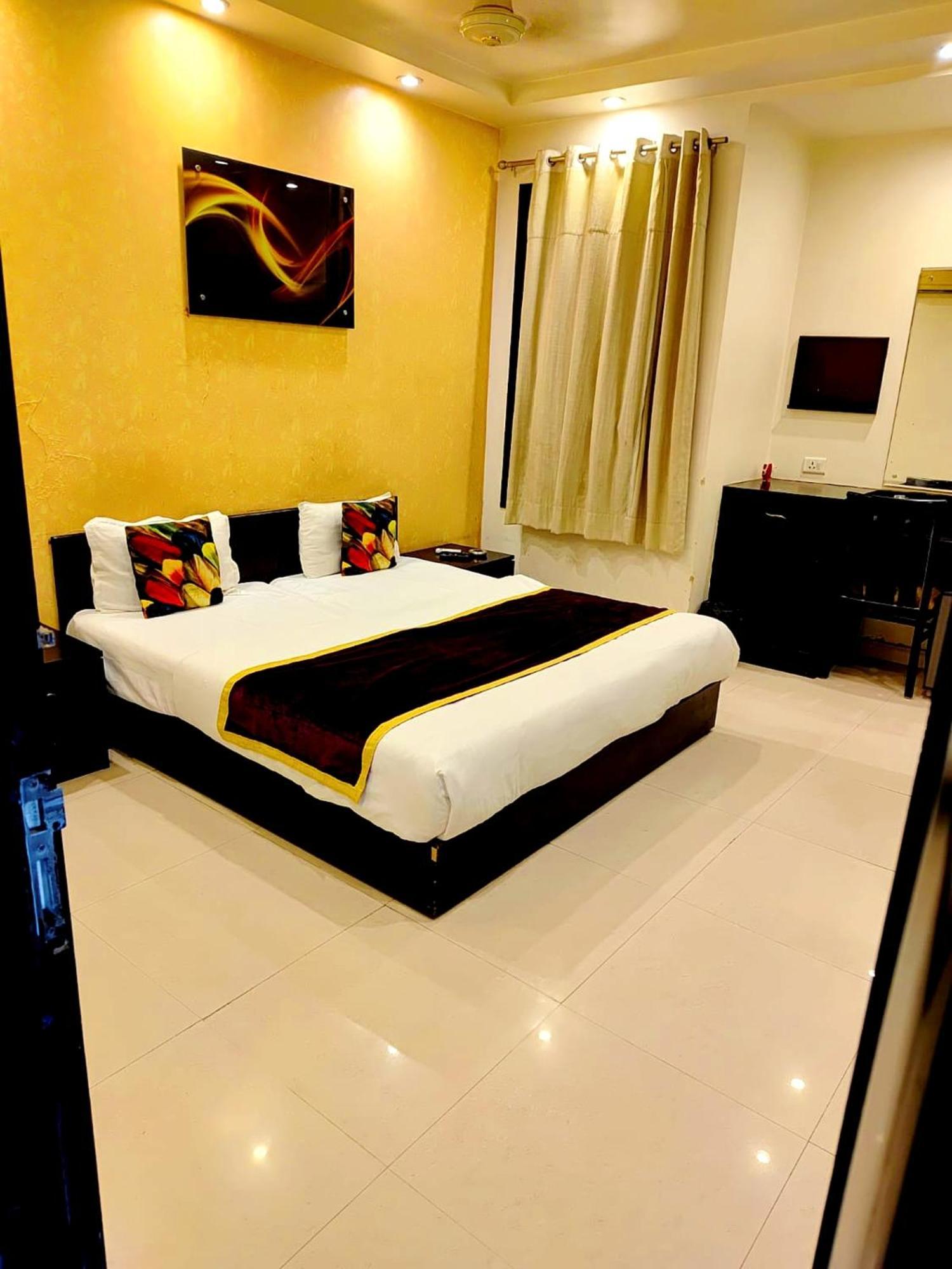 Hotel Grand In - Paschim Vihar New Delhi