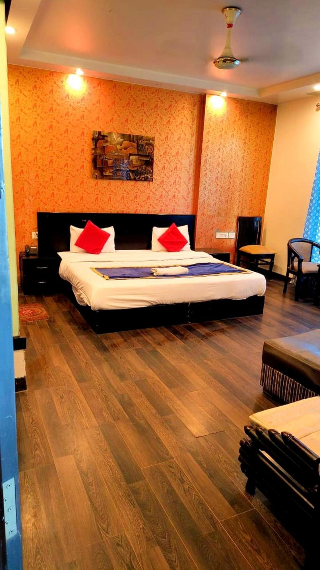 Grand In - Paschim Vihar 4*