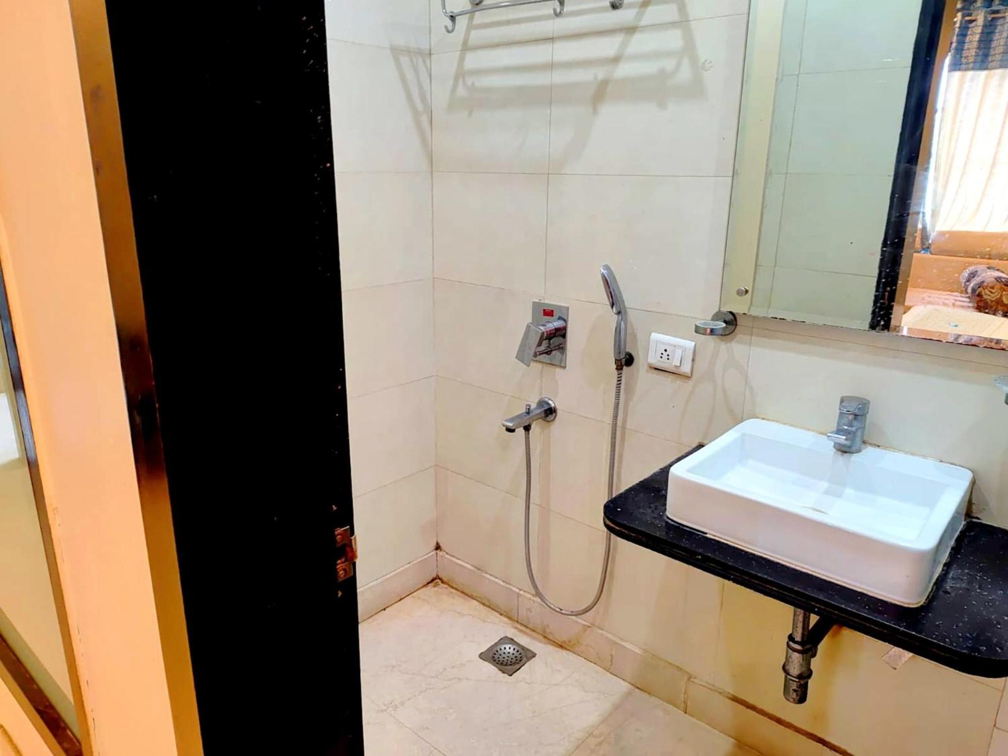 Hotel Grand In - Paschim Vihar New Delhi